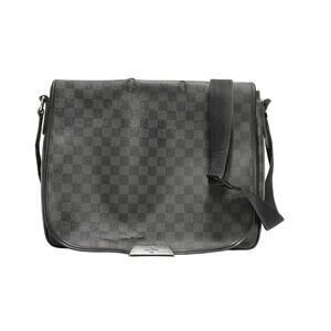 LOUIS VUITTON Damier Graphite Daniel MM Messenger Shoulder Bag N58033
